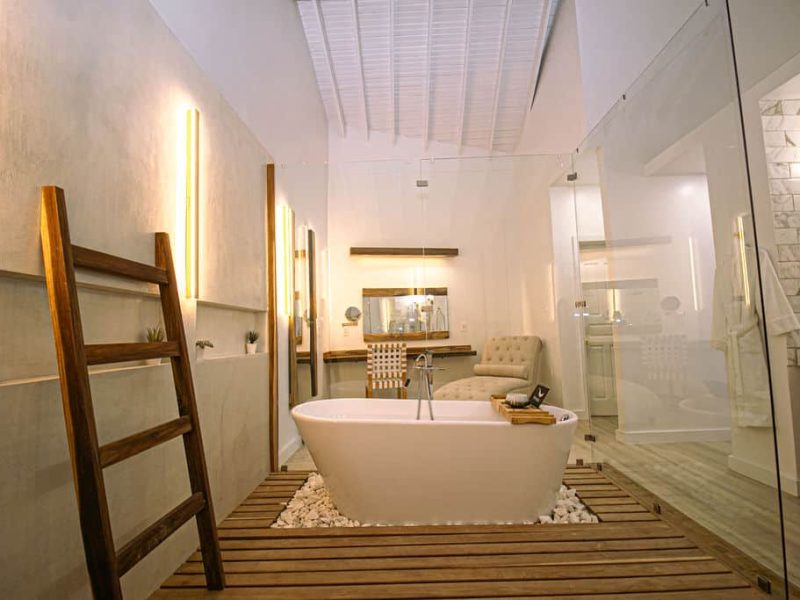 roatan luxury honeymoon suite west end