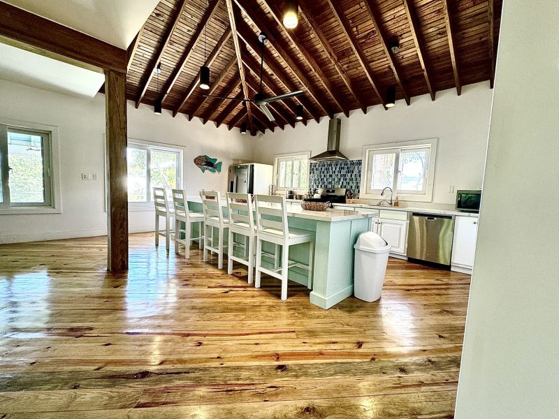 luxury-villa-kitchen-roatan