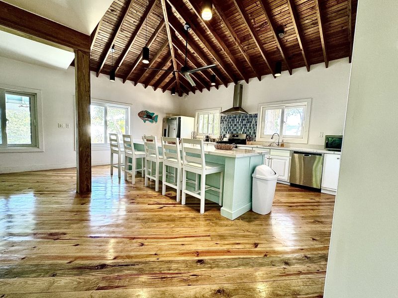 luxury-villa-kitchen-roatan