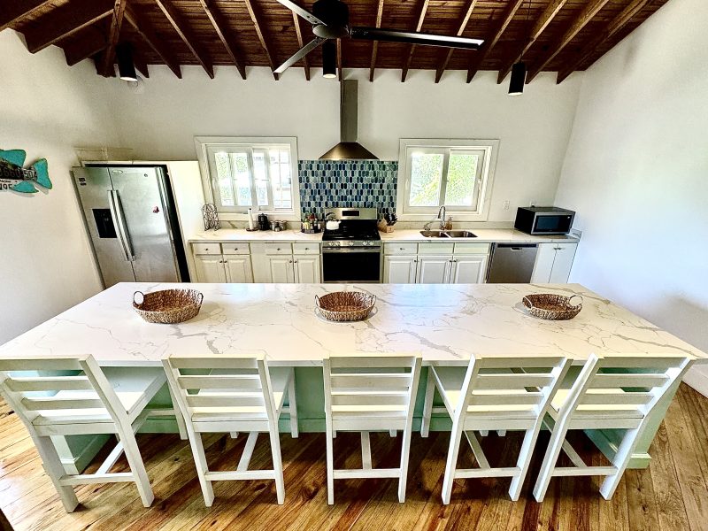 roatan-luxury-villa-kitchen