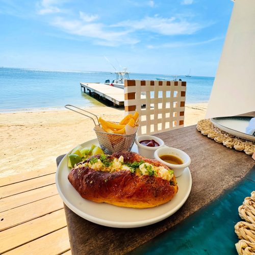 Roatan beach bar luna bar and grill