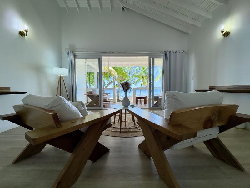 roatan beach suite hibiscus